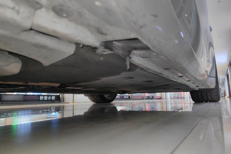 保时捷 2014款 Panamera 4 3.0T机舱底盘30