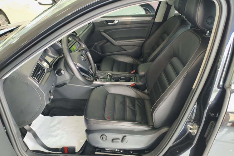 大众 帕萨特 2016款 280TSI DSG尊荣版中控内饰19