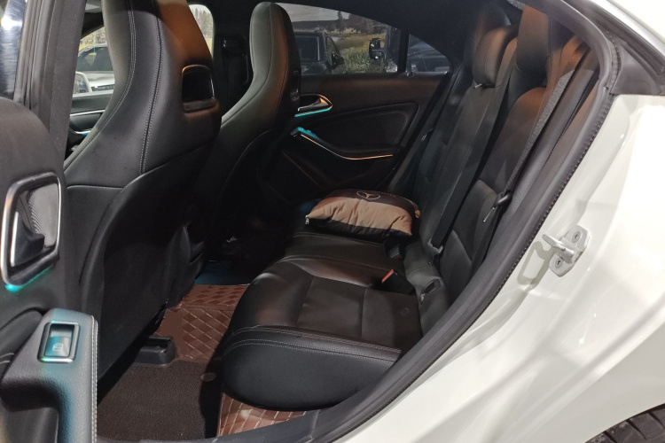 奔驰CLA 2017款 改款 CLA 200 动感型中控内饰21