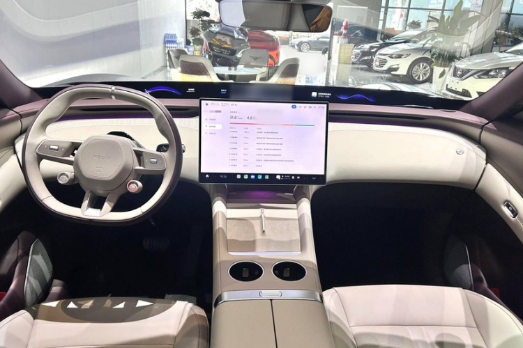 小米汽车 小米YU7 2025款 超长续航四驱Pro版中控内饰7002