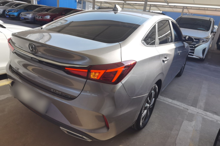 长安 逸动 2021款 PLUS 1.6L GDI CVT豪华型车身外观7