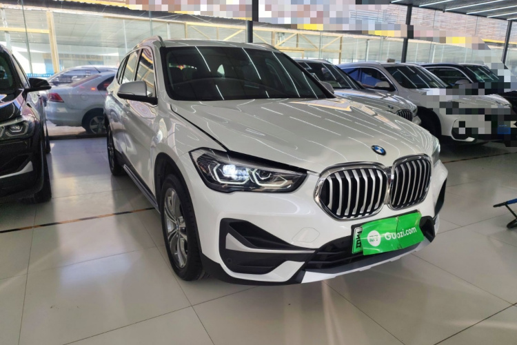 宝马X1新能源 2021款 xDrive30Le 尊享型车身外观3