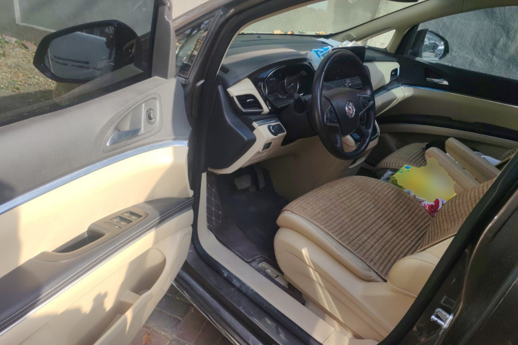 别克GL8 2023款 陆上公务舱 652T 豪华型中控内饰20