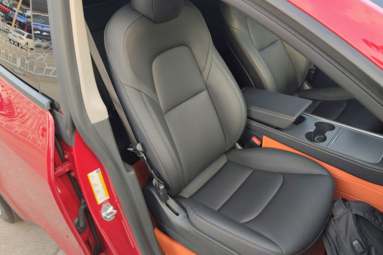 特斯拉 Model Y 2021款 标准续航后驱版局部细节41