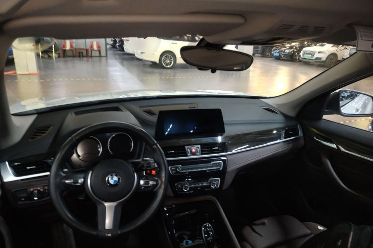 宝马X1 2020款 xDrive25Li 尊享型中控内饰7002