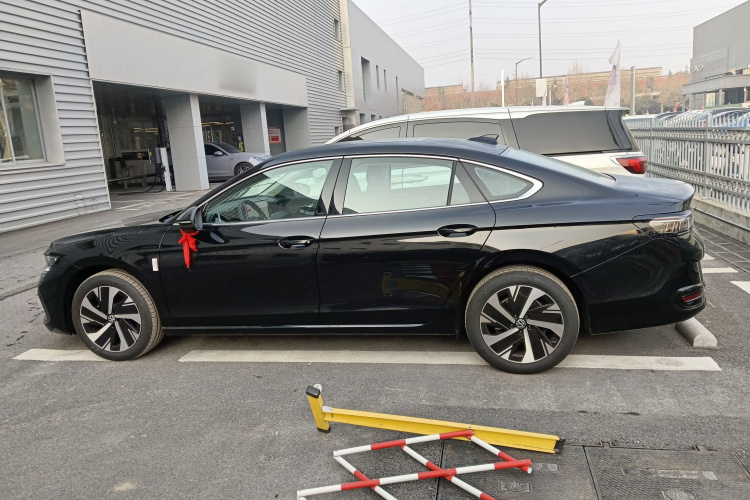 大众 迈腾 2024款  300TSI DSG尊享版显眼包车身外观4