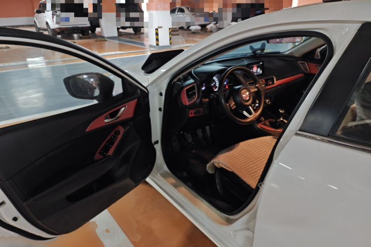 马自达3 昂克赛拉 2017款 三厢 1.5L 手动豪华型 国V中控内饰20