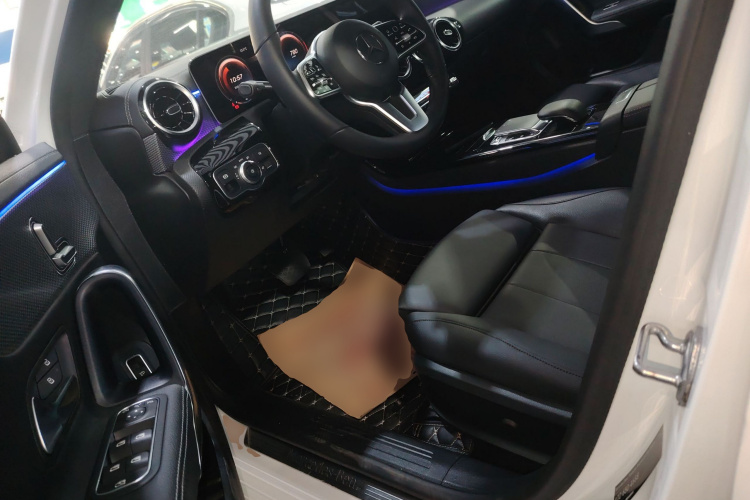 奔驰A级 2019款 A 200 L局部细节19