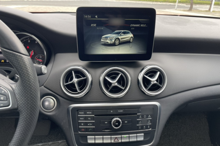 奔驰GLA 2018款 GLA 200 动感型中控内饰7006
