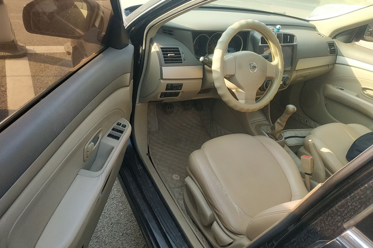 日产 轩逸 2016款 经典 1.6XE 手动领先版中控内饰7003