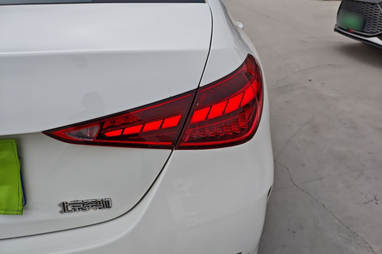 奔驰C级 2023款 C 260 L 运动版车身外观9