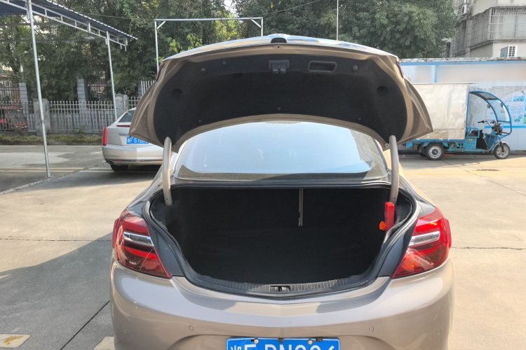 别克 君威 2014款 2.0L 领先时尚型机舱底盘23