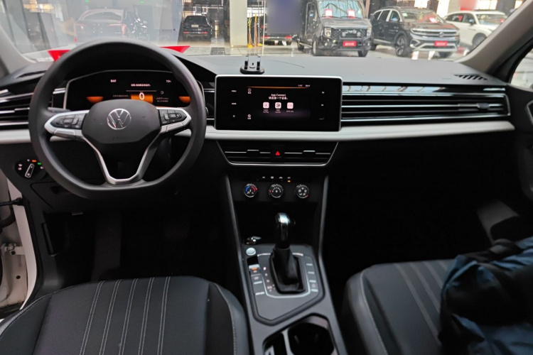 大众 途观L 2022款 330TSI 自动两驱舒享版中控内饰12