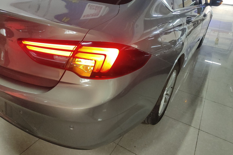 别克 君威 2017款 20T 精英型车身外观9