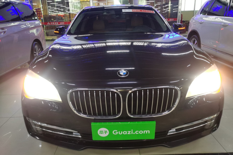宝马7系 2014款 730Li 臻享型车身外观2