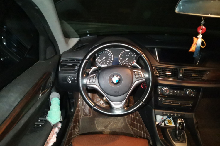 宝马X1 2015款 xDrive20i 时尚晋级版中控内饰13