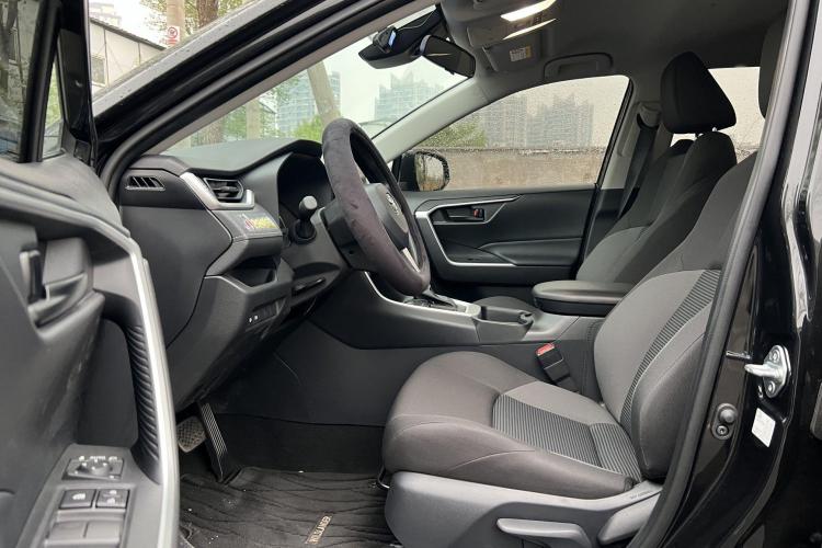 丰田 威兰达 2024款 2.0L CVT两驱领先版局部细节19