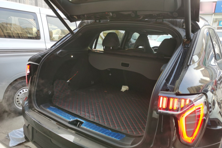 领克01 2021款 2.0TD 四驱暗夜版机舱底盘23