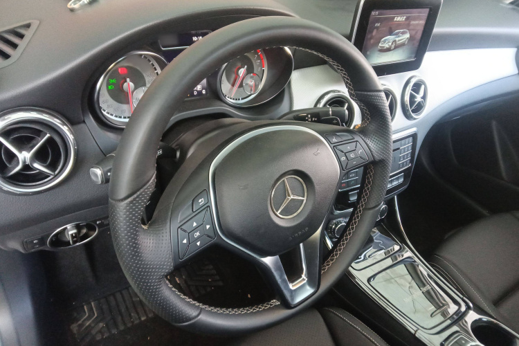 奔驰GLA 2016款 GLA 200 时尚型中控内饰12