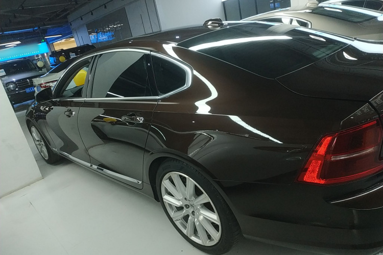 沃尔沃S90 2017款 T5 智雅版车身外观4