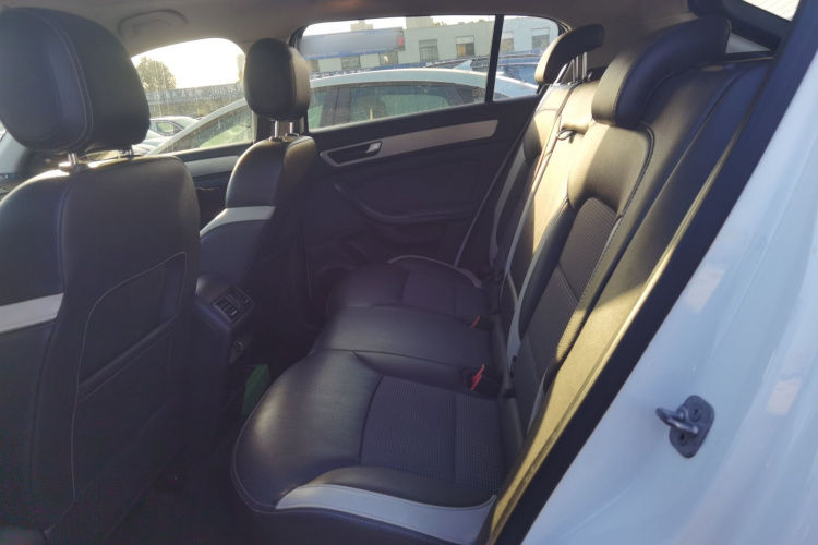 观致5 2018款 改款 1.6T 自动尊贵型中控内饰21