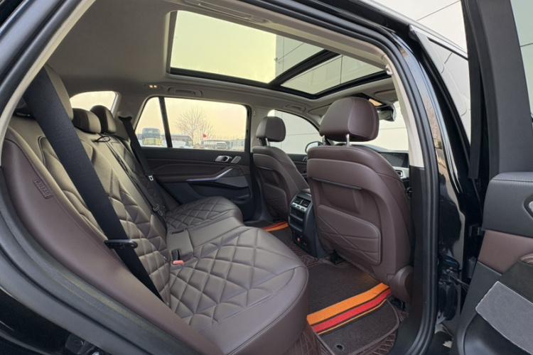 宝马X5 2022款 改款 xDrive 30Li 尊享型M运动套装中控内饰7001