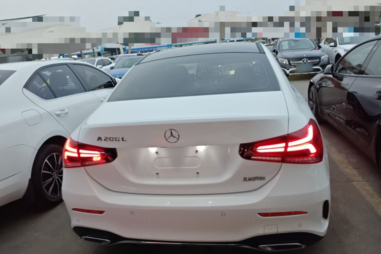 奔驰A级 2022款 改款三 A 200 L 运动轿车时尚型车身外观6004