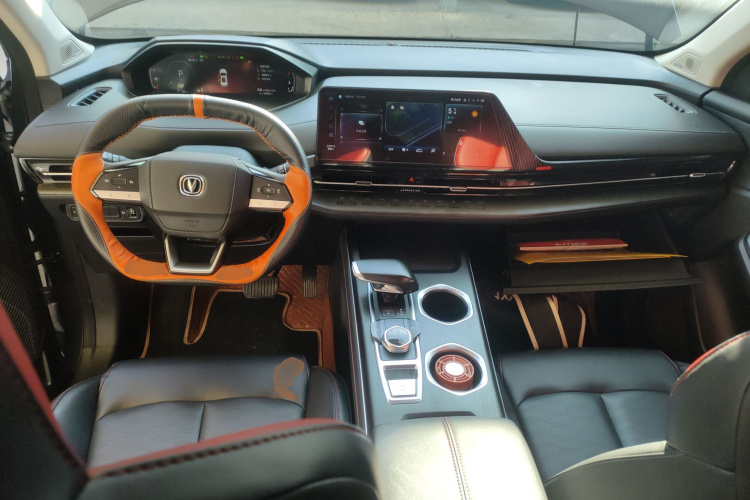 长安CS55PLUS 2022款 第二代 1.5T DCT尊贵型中控内饰12