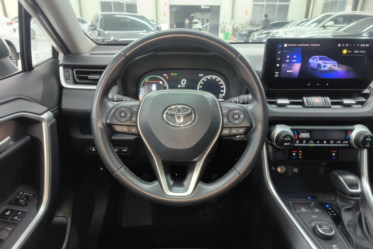 丰田 威兰达 2023款 双擎 2.5L E-CVT四驱尊贵版局部细节13