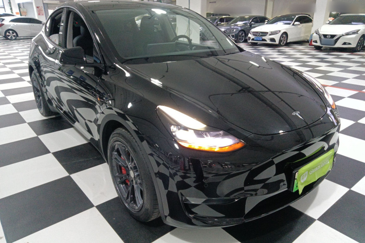 特斯拉 Model Y 2021款 标准续航后驱版车身外观3