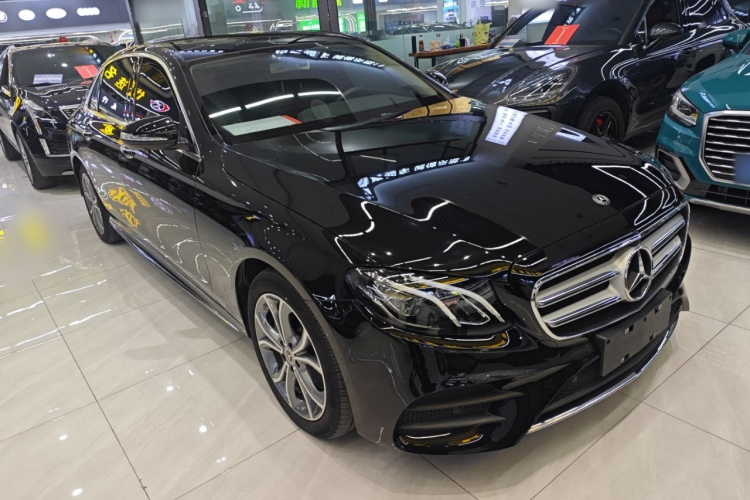 奔驰E级 2020款 改款 E 300 L 运动时尚型车身外观3