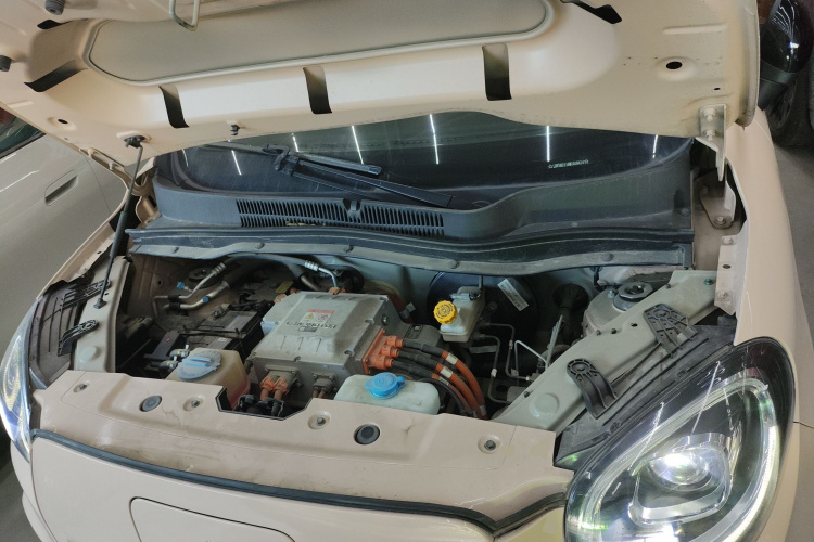 零跑汽车 零跑T03 2021款 400豪华版机舱底盘24