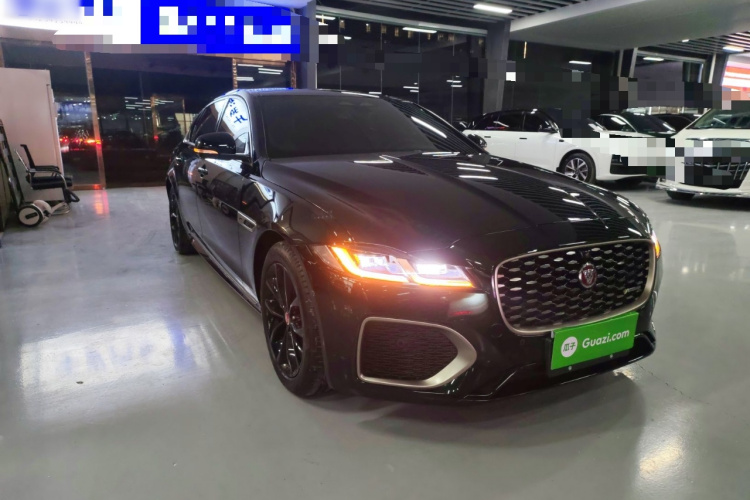 捷豹XFL 2023款 XFL 2.0T P250 两驱精英运动鎏金版车身外观3