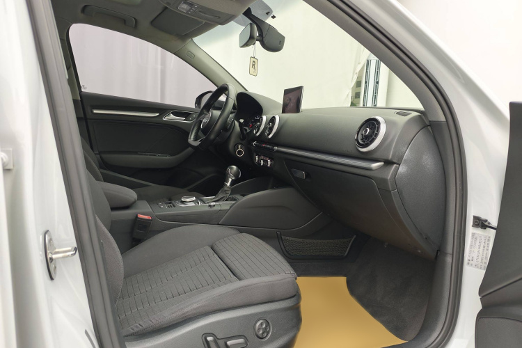 奥迪A3 2017款 Limousine 40 TFSI 运动型局部细节41