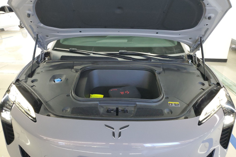 红旗EH7 2024款 690 Pro机舱底盘24