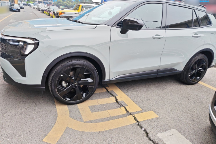 福特 领睿新能源 2025款 尊领型PLUS车身外观4