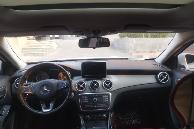 奔驰GLA 2016款 GLA 200 动感型中控内饰12