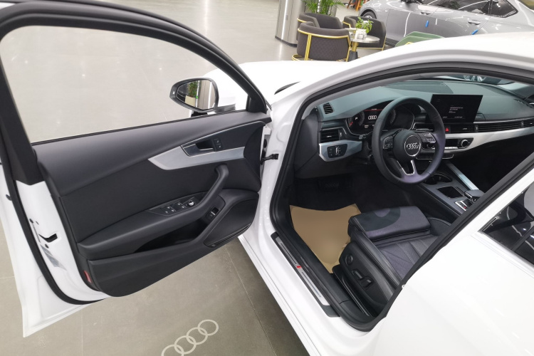 奥迪A4L 2023款 40 TFSI 时尚动感型中控内饰20