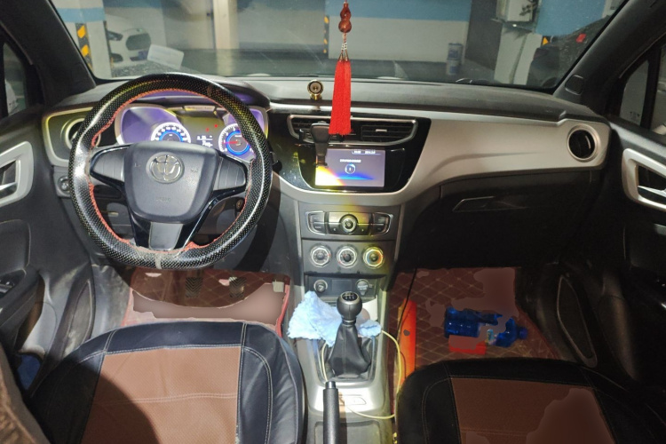 中华V3 2015款 1.5L 手动舒适型中控内饰12