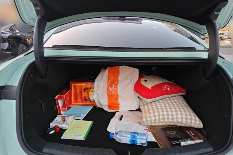 昊铂GT 2023款  710后驱超充七翼版局部细节23