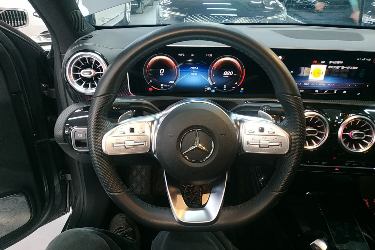 奔驰A级 2020款 改款 A 200 L 运动轿车时尚型中控内饰13