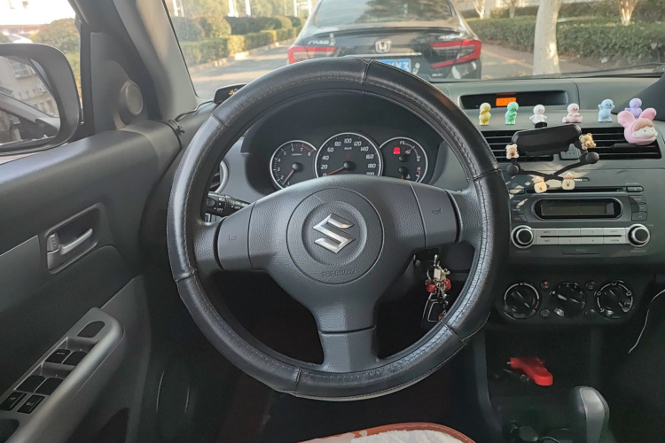 铃木 雨燕 2014款 1.5L 自动时尚型中控内饰13