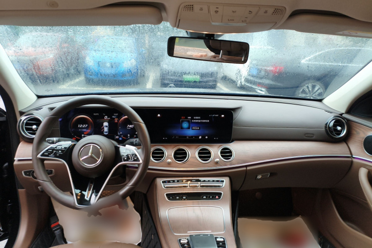 奔驰E级 2023款 改款 E 300 L 时尚型中控内饰7002