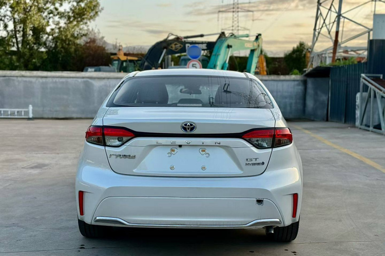 丰田 雷凌 2023款 185T CVT运动版车身外观6003