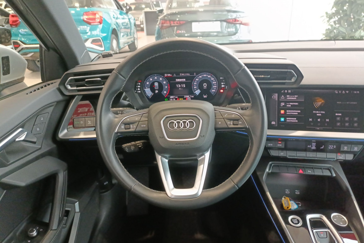 奥迪A3 2025款 A3L Limousine 35TFSI 飞驰尊享型中控内饰13