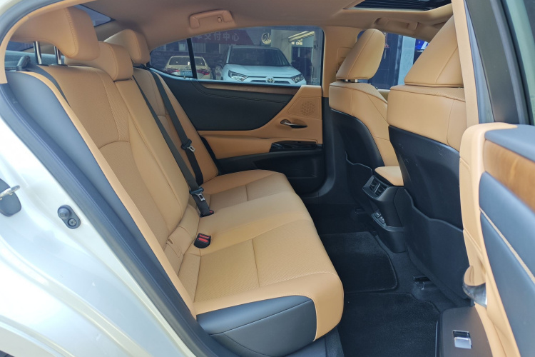 雷克萨斯ES 2023款 200 豪华版中控内饰7004