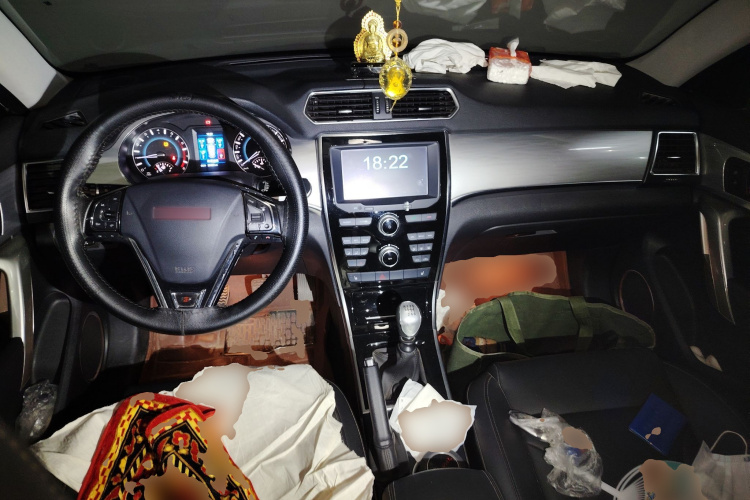 哈弗H2 2014款 1.5T 手动两驱精英版中控内饰12