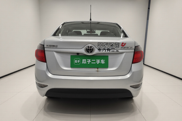 中华H330 2013款 1.5L 手动舒适型车身外观6