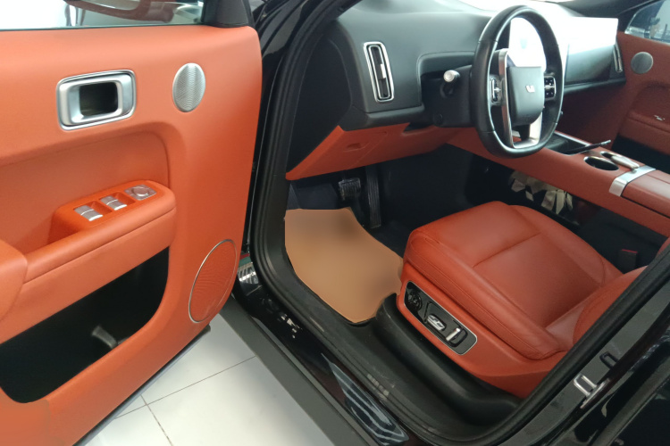 理想汽车 理想L9 2022款 Max中控内饰20