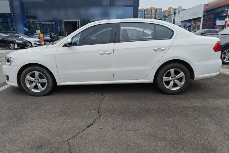 大众 朗逸 2013款 改款经典 1.6L 自动风尚版车身外观4